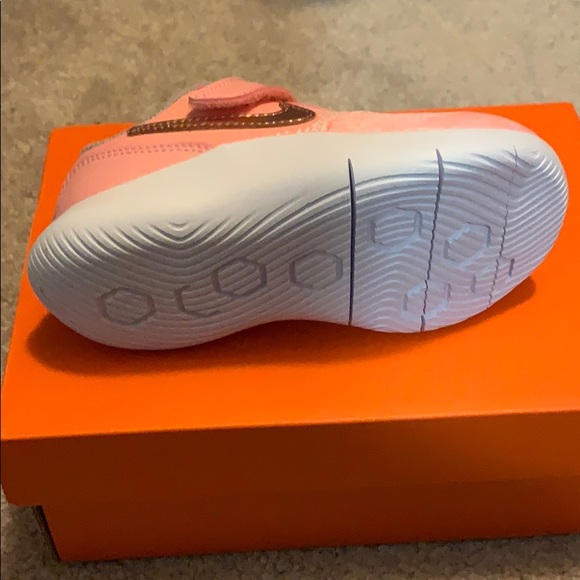 💥HOST PICK💥 Toddler Baby Nike Sneakers 5/6c - Picture 5 of 5